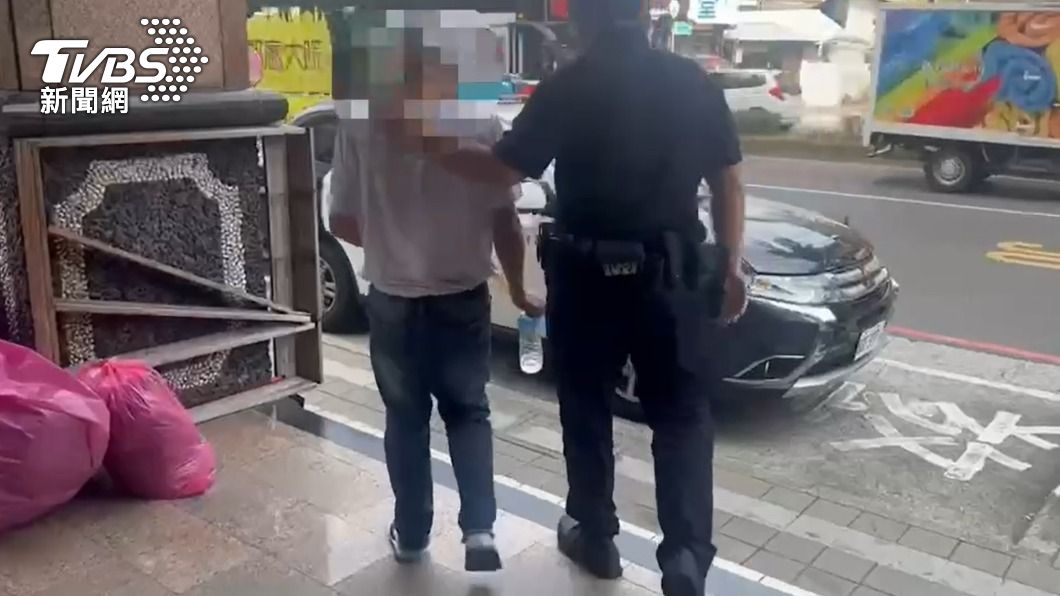 警方將蘇姓男子帶回偵訊。(圖/TVBS)