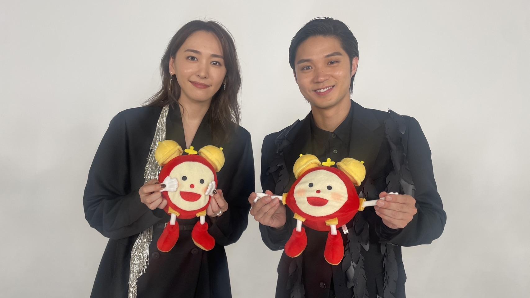 跟176公分的磯村勇斗站在一起時,新垣結衣並未顯矮。(圖/翻攝自seiyoku_movie推特)