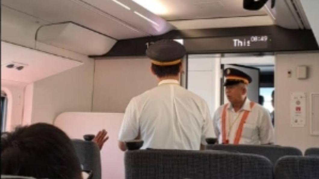 後續通報列車長前來關心，男子不願溝通被請下車。（圖／翻攝自爆料公社論壇）
