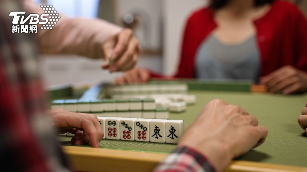麻將桌底下竟然藏了4支監視器。（示意圖，非當事人／shutterstock達志影像）