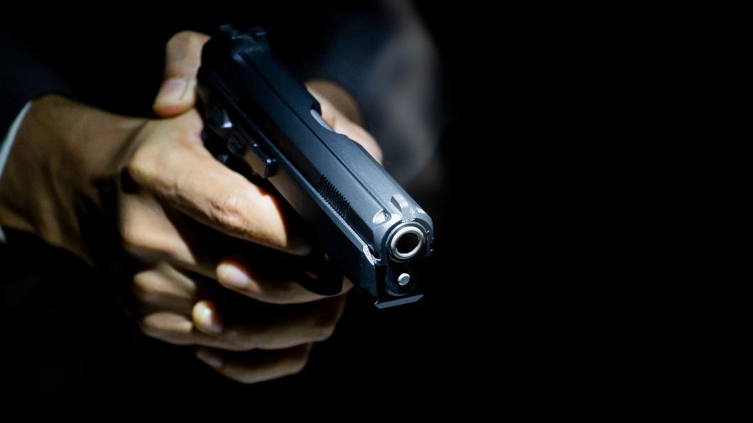 同事想劇透《捍衛戰士2》澳警掏槍嗆「開槍射你」被判刑