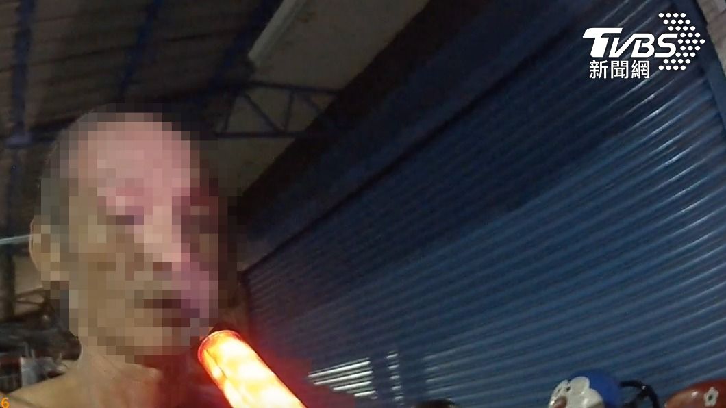 高雄一名孫姓男子酒駕被抓到,以腸胃不舒服為由想逃過酒測。(圖/TVBS)