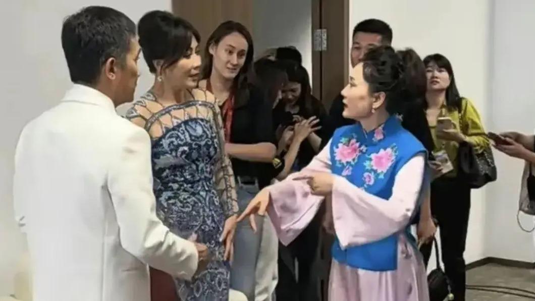 何賽飛驚喜爆料曾與梁朝偉合作過。(圖/翻攝自微博)
