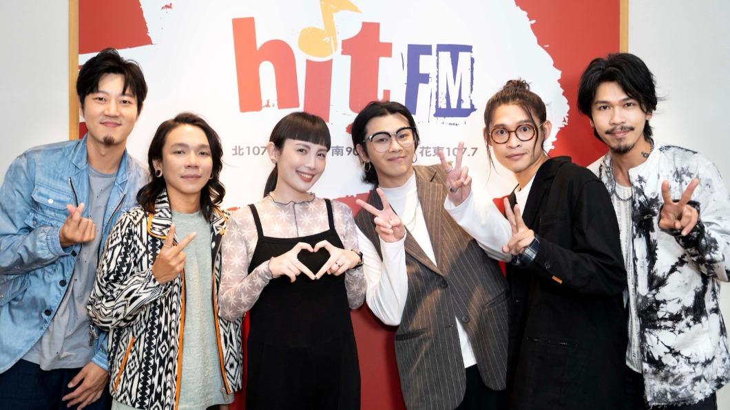 麋先生聖皓送花狂撩金曲歌后 她突問「要摸嗎」全場嚇傻