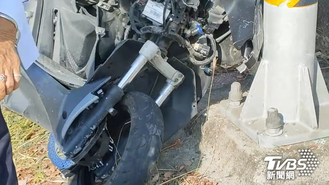 嘉義騎士猛撞廂型車 騎士雙腿骨折慘嚎聲不斷