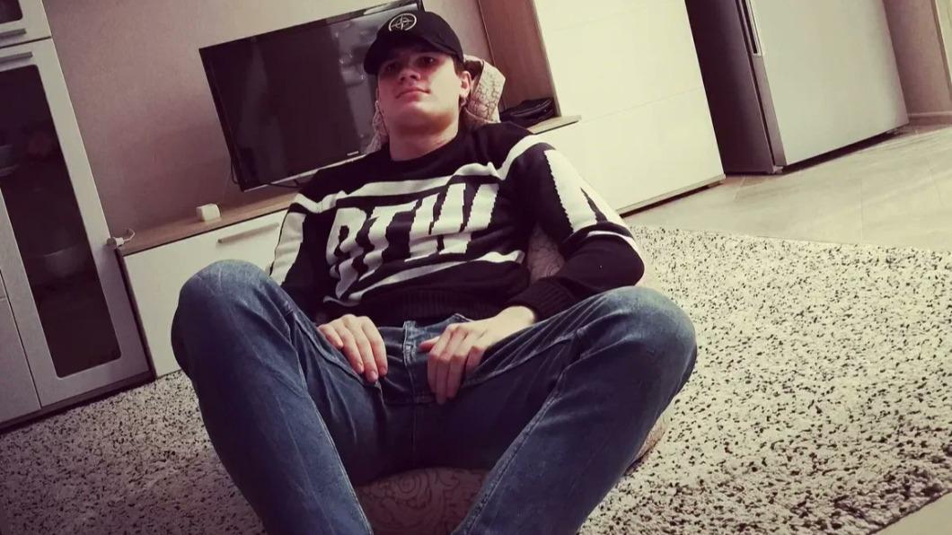 俄羅斯27歲殺人犯卡紐斯,因為自願赴烏作戰獲得普欽特赦。(圖/翻攝自推特@novayagazeta_en)
