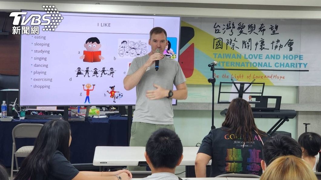 Coldplay高雄開唱前送暖 志工團伴弱勢兒同樂