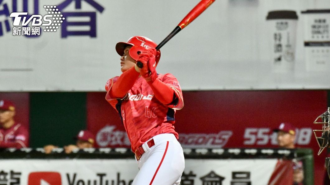 劉基鴻高飛犧牲打替味全龍先馳得點。(圖/胡瑞麒攝)