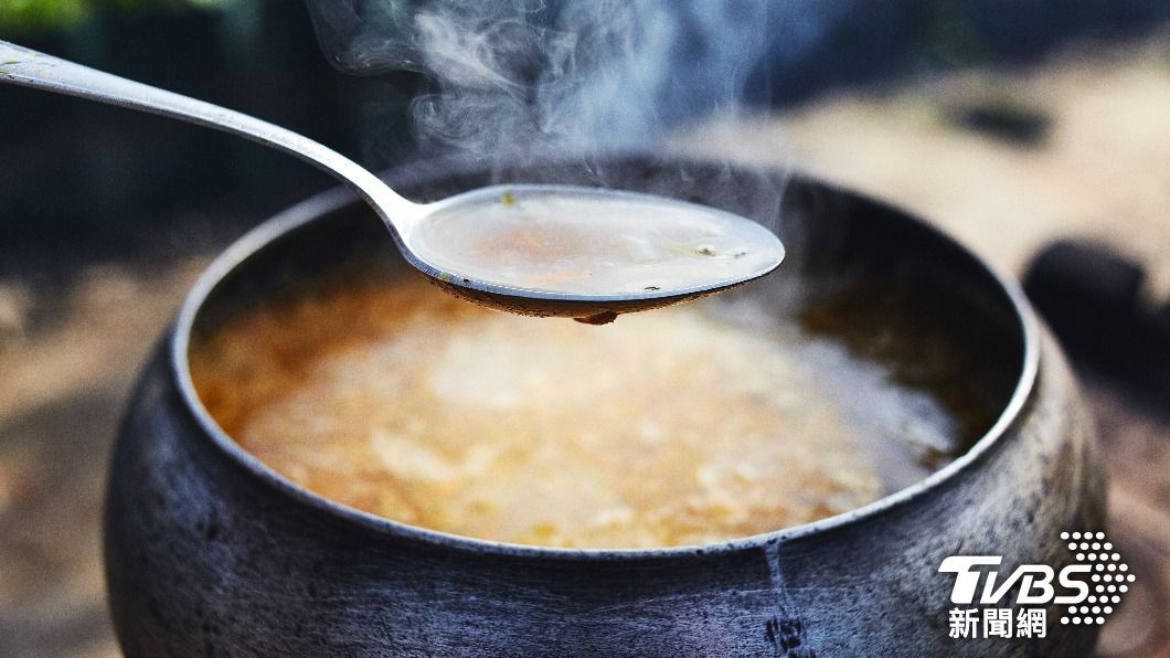 溫度65度以上的食物或飲品,很可能會燙傷食道。(示意圖/shutterstock達志影像)
