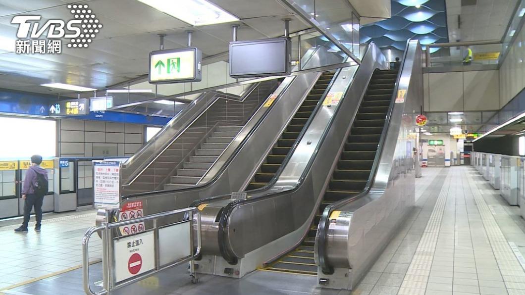 他站手扶梯左側遭嗆「麥洞摟啦」 怒批:北捷規定曖昧