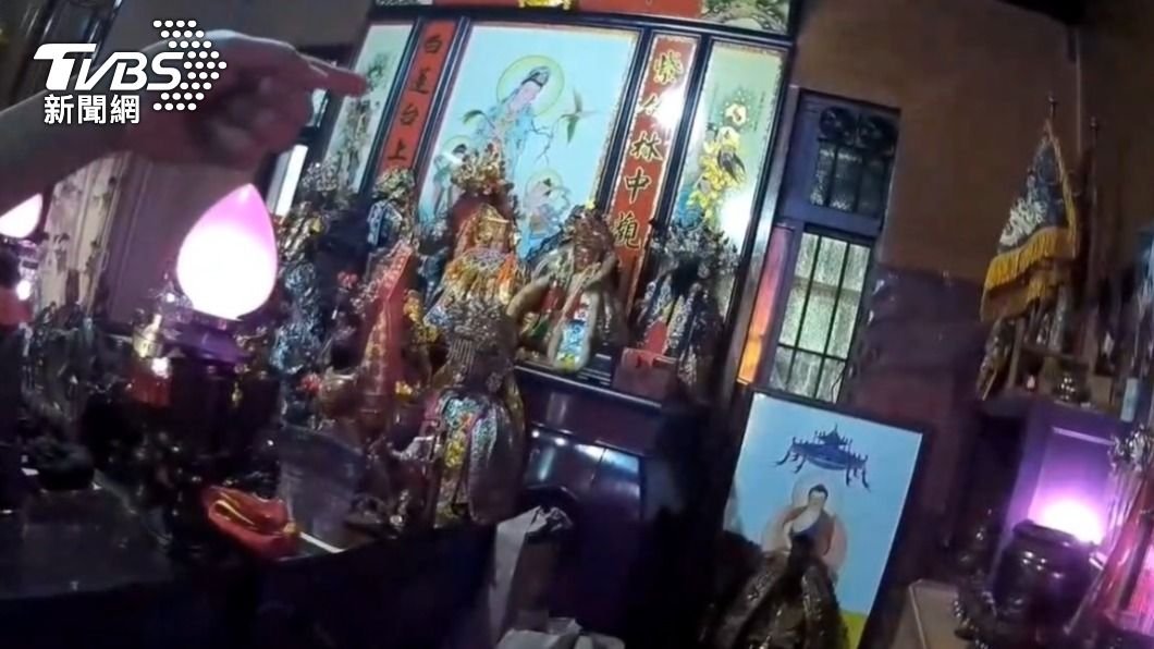宮廟內一尊神像遭人偷竊。(圖/TVBS)