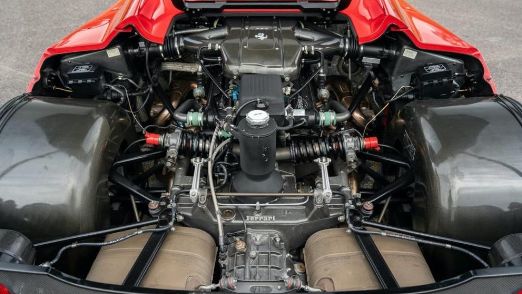 1997年出廠的Ferrari F50,車上搭載來自F1技術的4.7升V12引擎。(圖/翻攝自Collecting Cars)