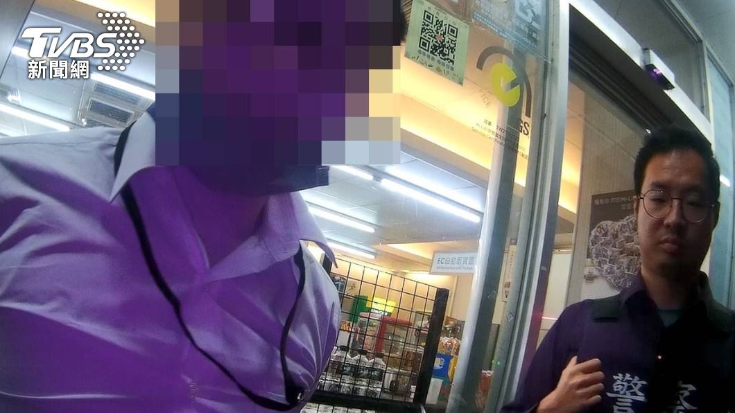 員警將男子逮捕歸案。(圖/TVBS)