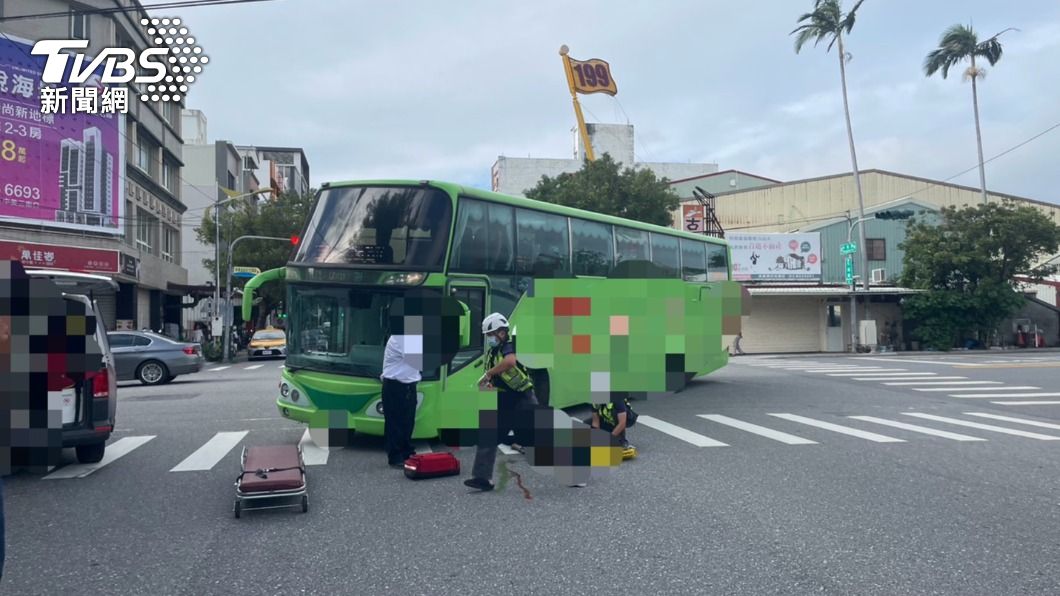 疑似A柱擋視線!花蓮遊覽車撞倒9旬翁 送醫後宣告不治