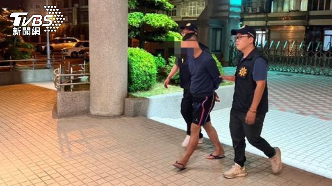 犯嫌請回鹿港天后宮作客媽祖,事後上網販售。(圖/TVBS)