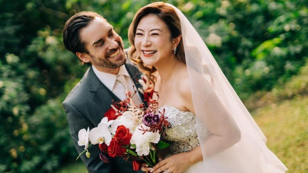 黃湘怡曬出絕美婚紗。(圖/翻攝自黃湘怡IG)