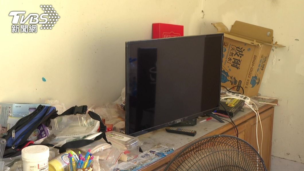 電視櫃凌亂 房客久未清掃