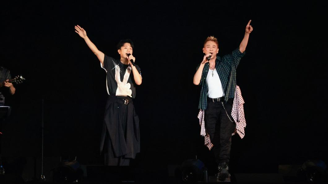韋禮安唱一半!「金曲歌王」突現身 自嘲:台下很多還沒出生