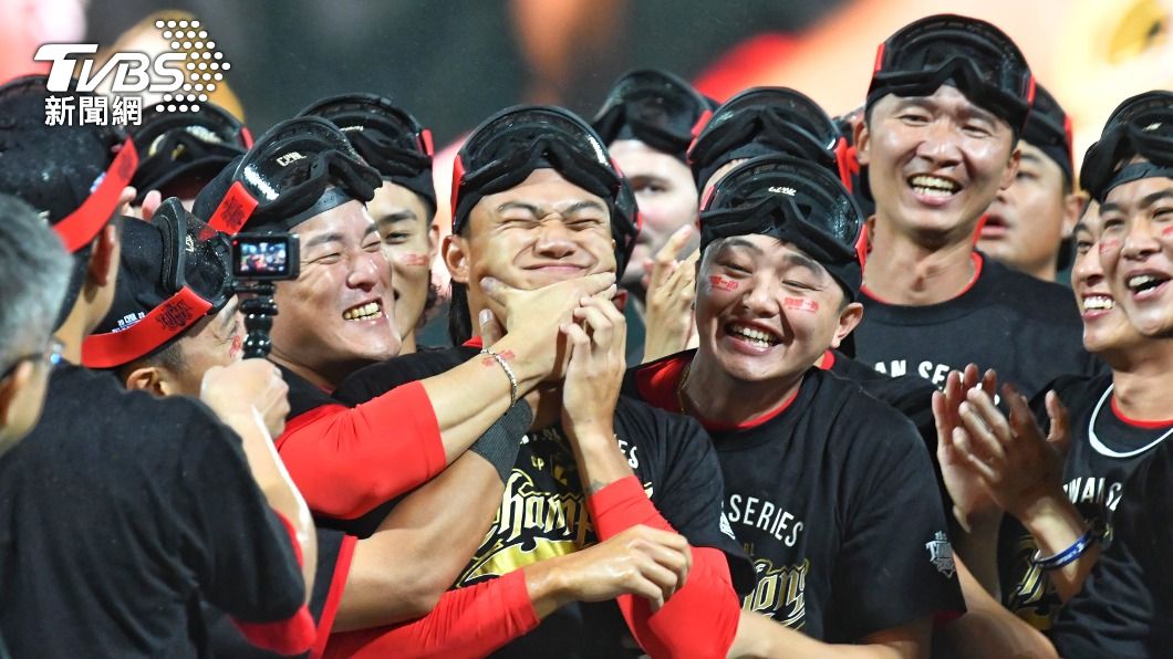 台灣大賽/徐若熙獲選FMVP!關鍵G6守成建功 助味全龍逆轉封王