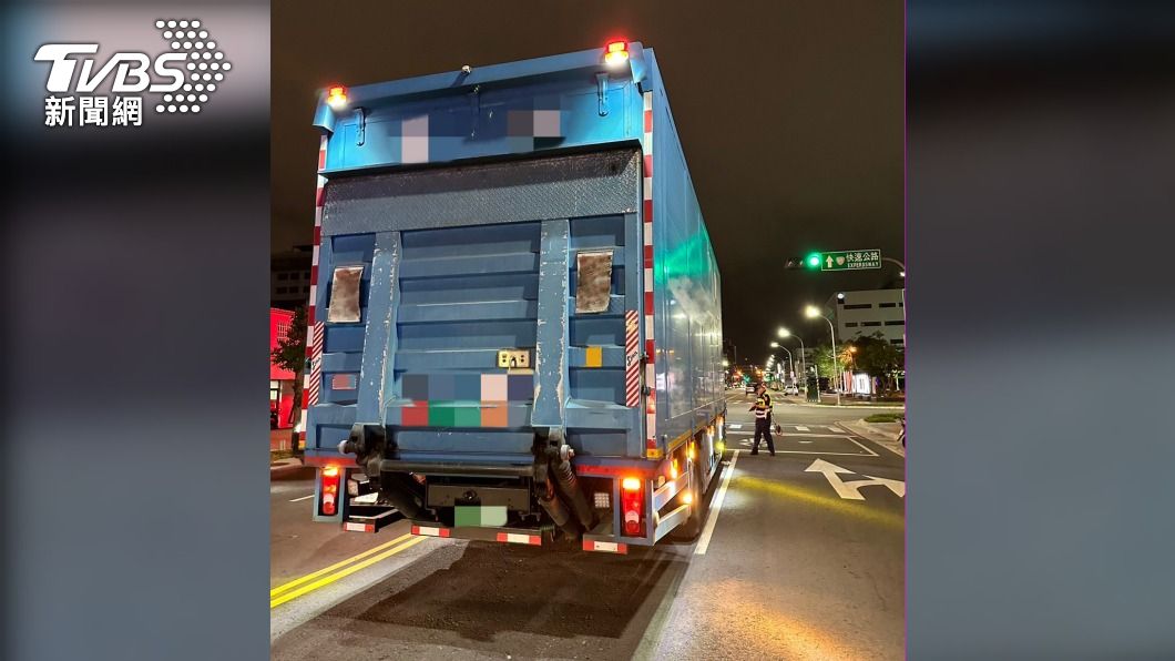 肇事的大貨車。(圖/TVBS)