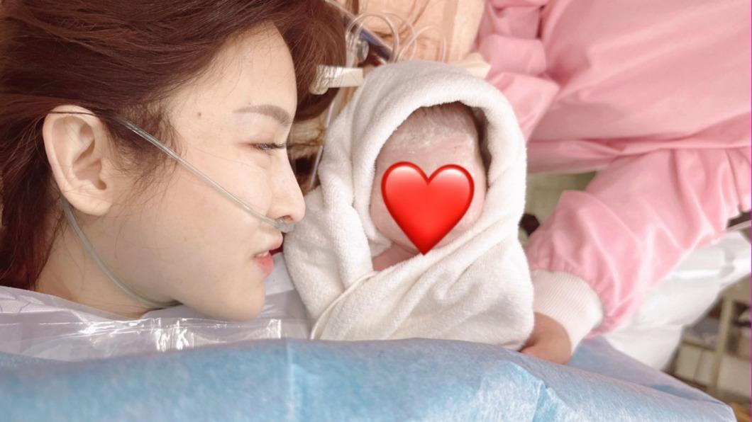 薇薇平安產下女兒。(圖/薇薇Weiisly提供)