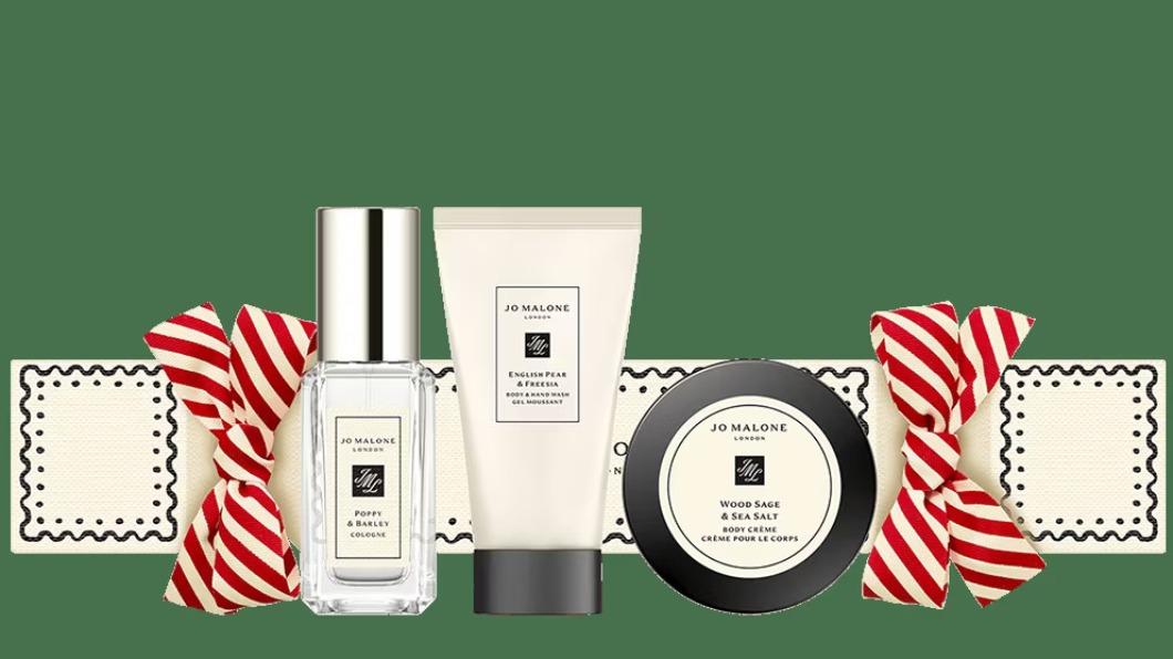 Jo Malone London 最經典的香氛拉炮在2023換上了聖誕薑餅限量包裝。(圖/翻攝自Jo Malone London官網)