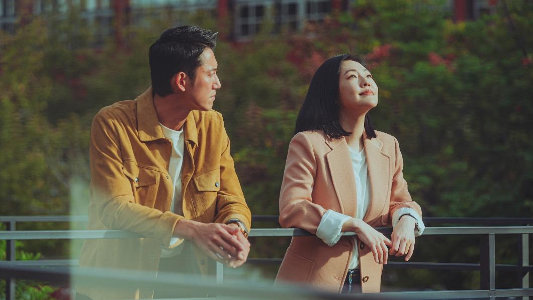 小S和吳慷仁搭檔演出《此時此刻》。(圖/Netflix提供)