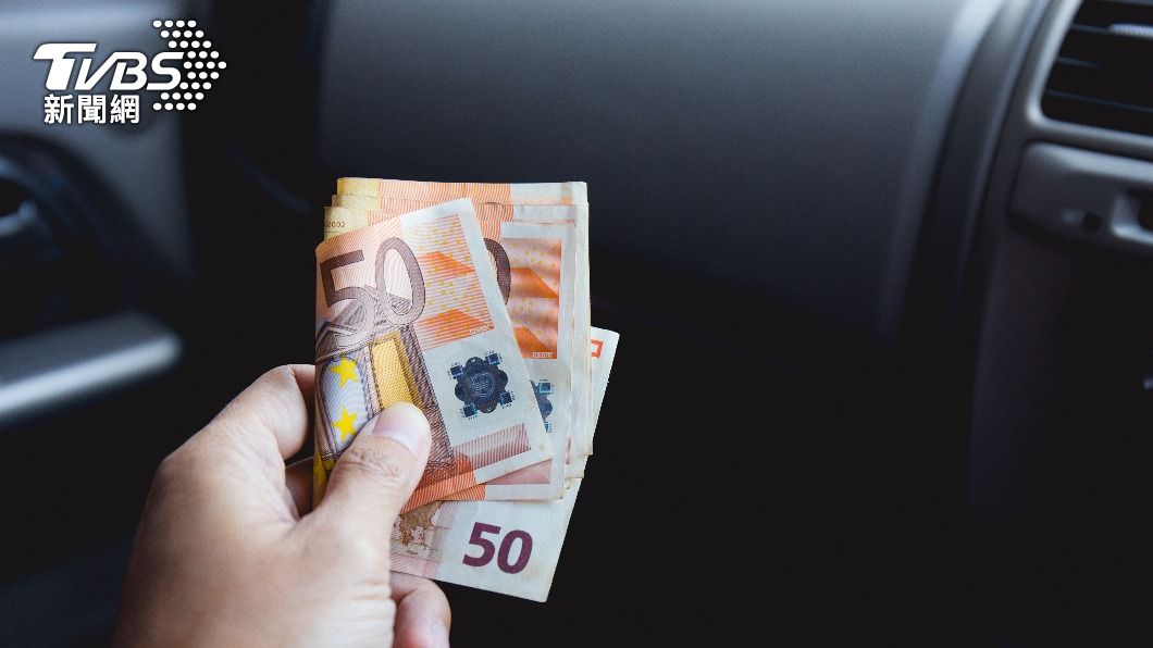 許多人在國外搭乘計程車後,都會給運將一筆小費。(示意圖/shutterstock 達志影像)