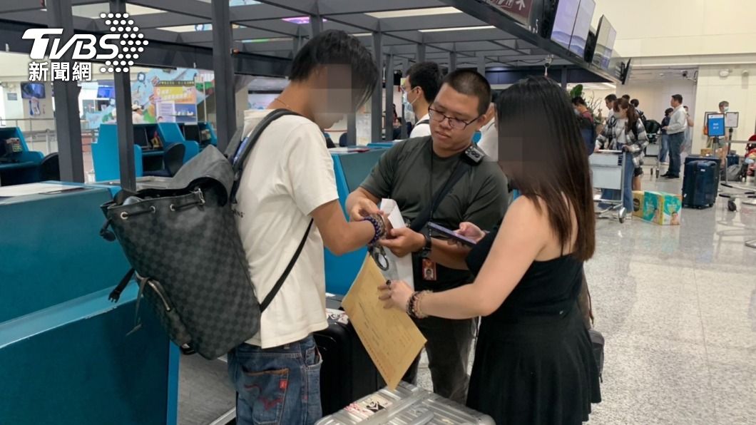助詐團洗錢!幣商男帶女友拖一卡皮箱赴中國 機場遭攔截