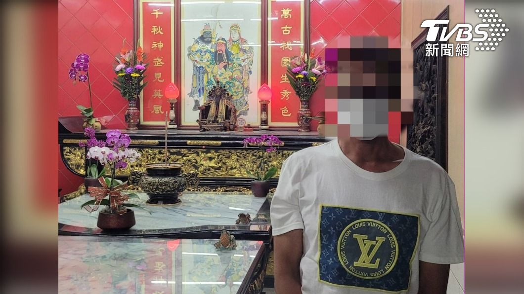 有禮貌?男拜拜偷「祂」6萬金牌 朋友幫銷贓一起被抓