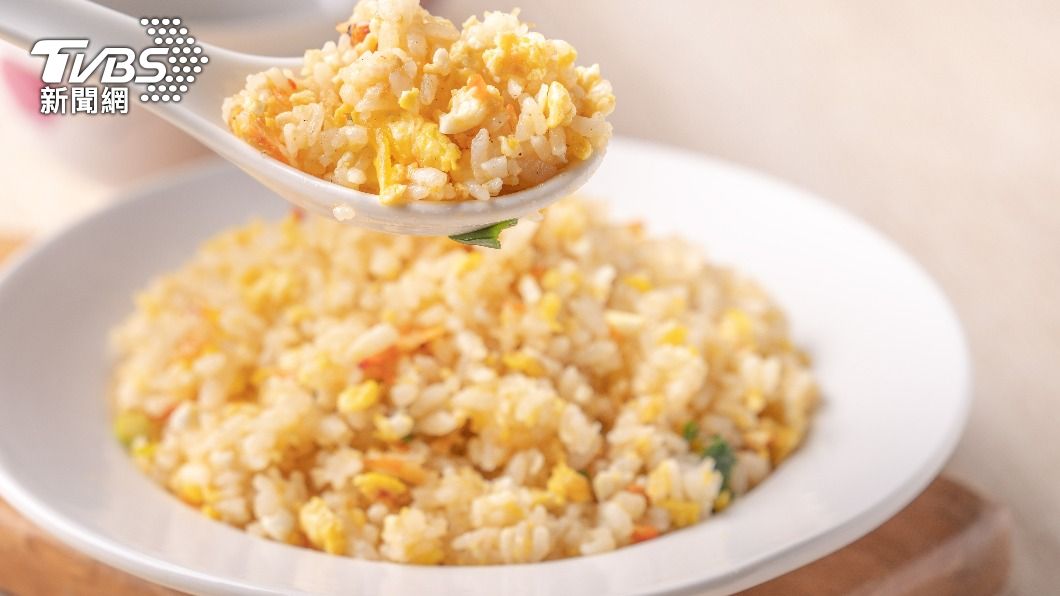 炒飯「一定要用隔夜飯」? 老饕授妙招:一樣粒粒分明