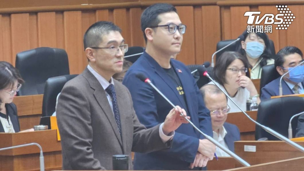 市長謝國樑在議會答詢時,表示不想讓某些官員或科長感覺「這個位置是他們的」。(圖/TVBS)