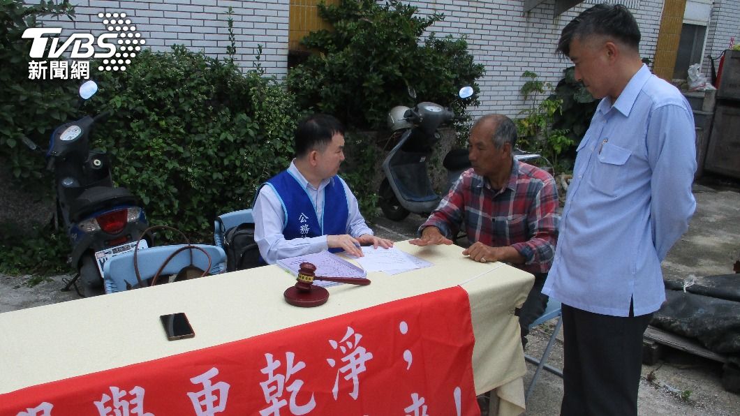該艘快艇最後以34萬4000元賣出。（圖／TVBS）