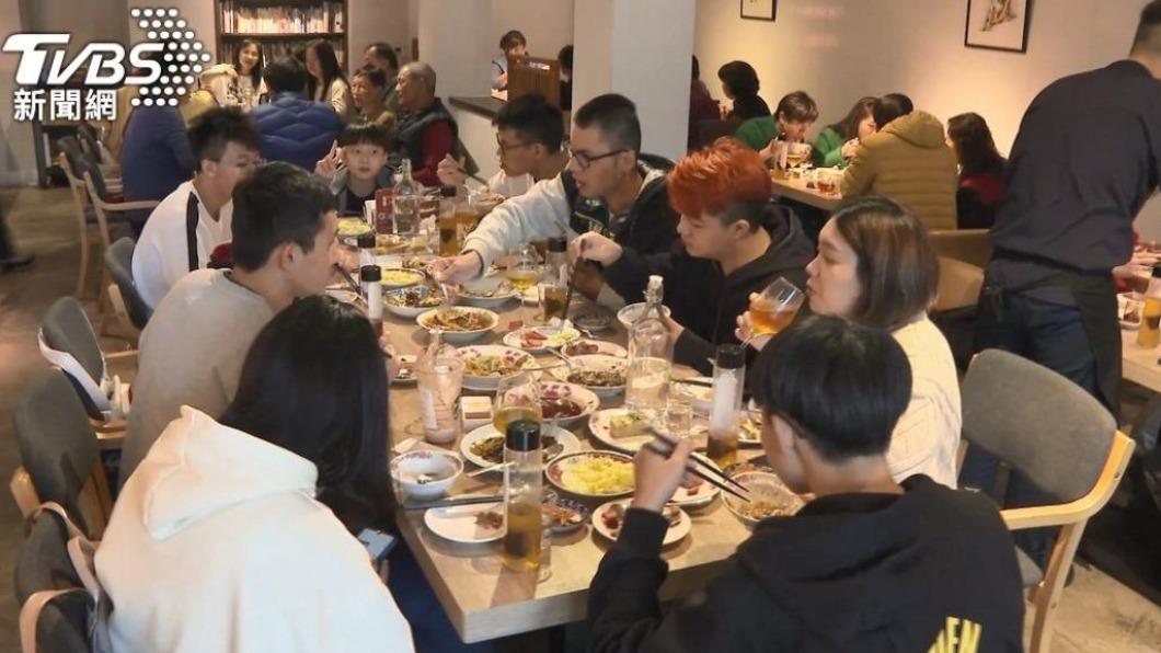 吃飯聚會是社交的一部分。(示意圖/TVBS資料畫面)