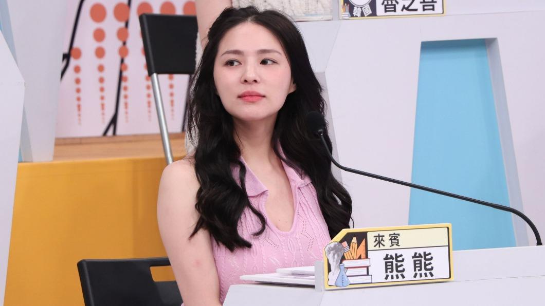 熊熊覺得愛照鏡子的人太自戀。（圖／中天提供）