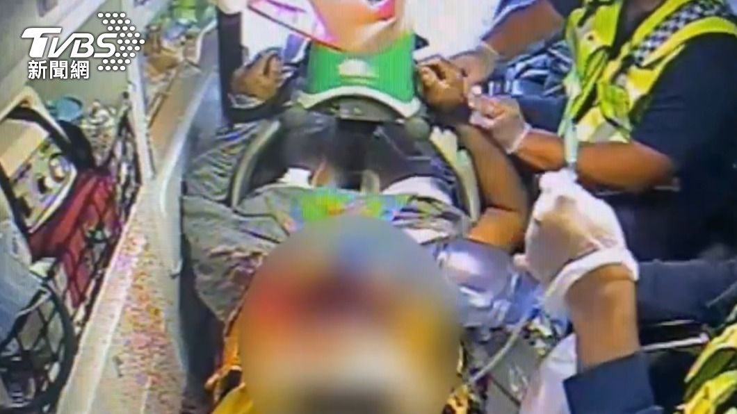 被撞倒的自行車騎士不幸身亡。(圖/TVBS)