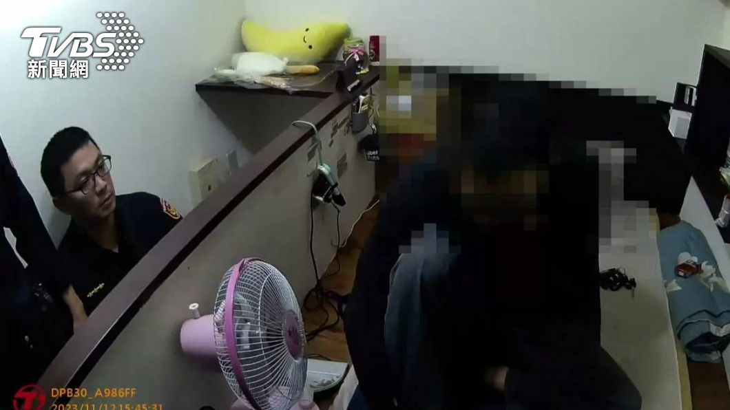 洪男行兇前疑似服用藥物精神恍惚。（圖／TVBS）