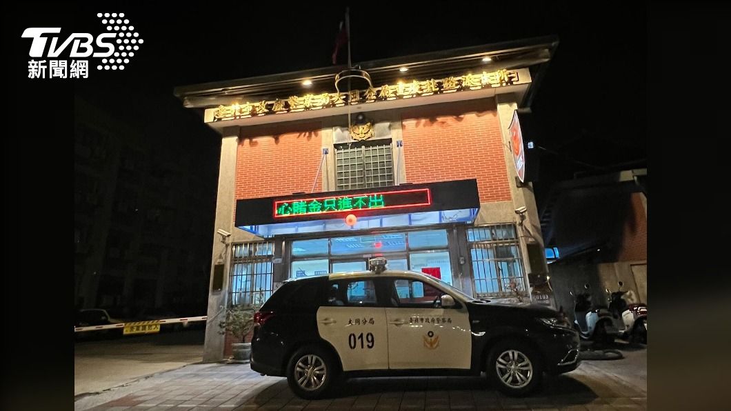 劉女在公廁如廁時遭人偷拍，前往派出所報案。（圖／當事人提供）