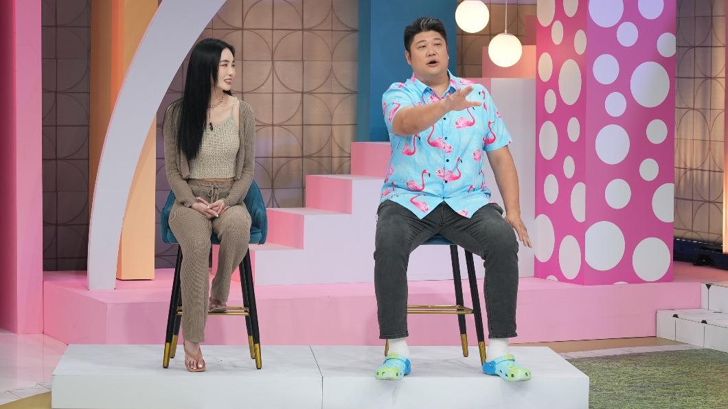 哈孝遠(右)因跑不快被看光。(圖/緯來提供)