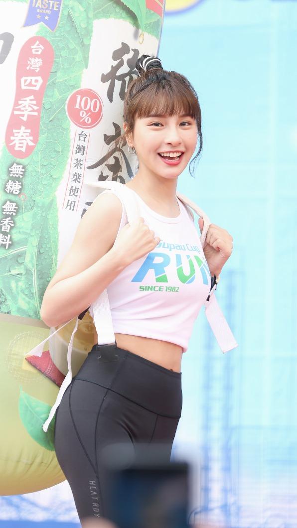 峮峮近來工作滿檔。（圖／舒跑杯提供）