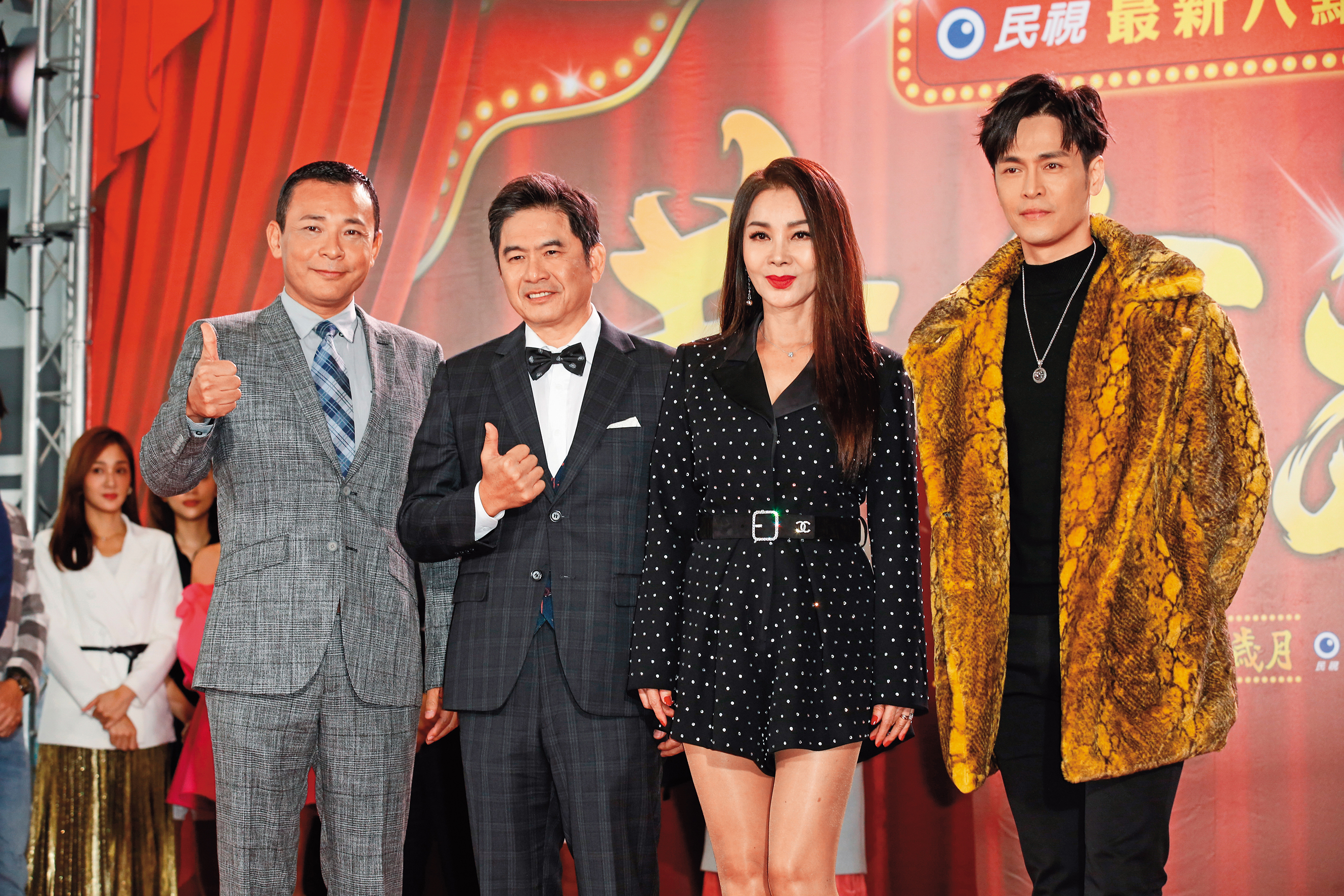 Gino(右一)和陳美鳳(右二)演完8點檔《黃金歲月》後不告而別跳槽三立,一度引發民視不滿。(圖/鏡週刊)