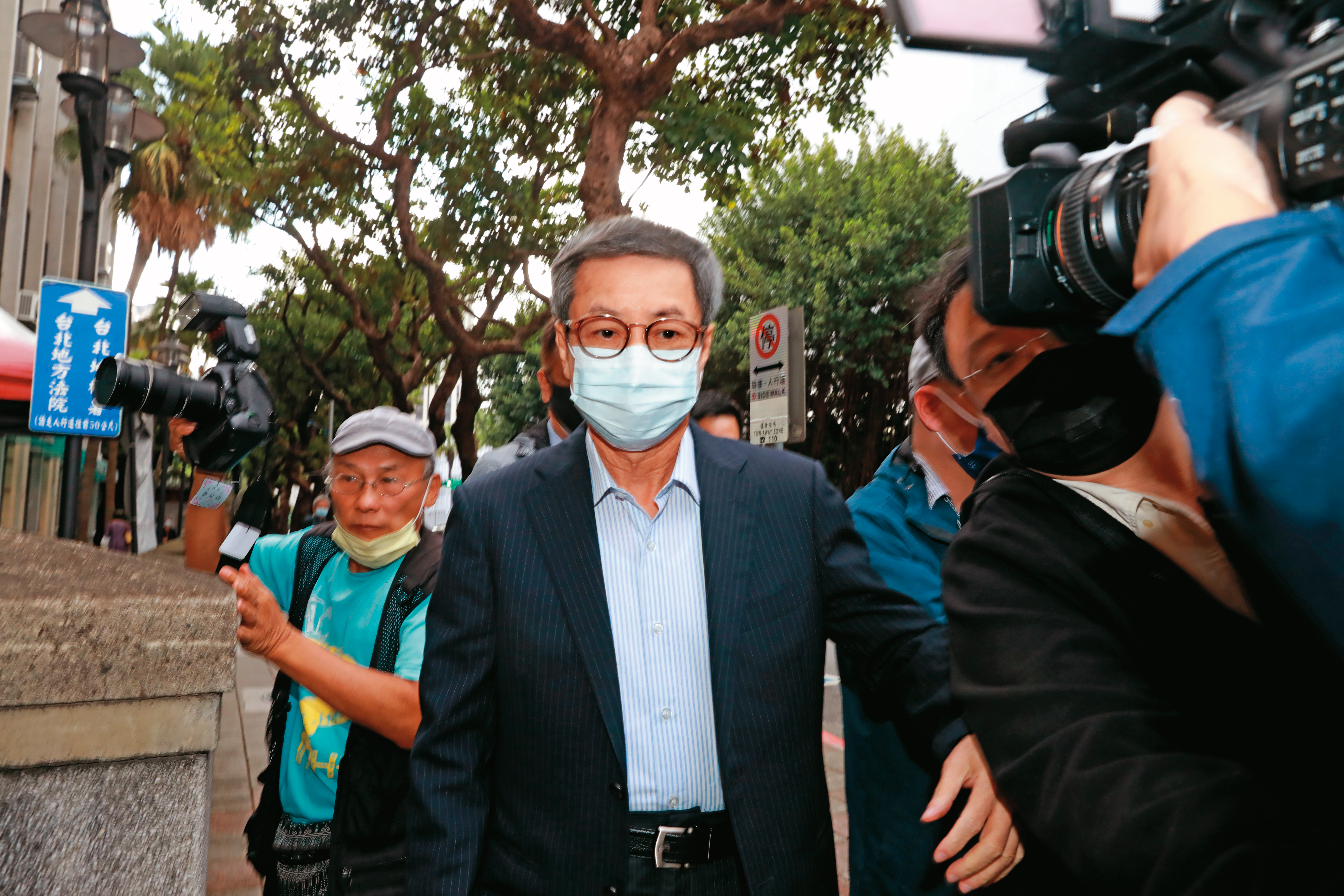 蔡漢凱因涉入知名富商翁茂鍾炒股案,遭法院判刑而逃亡對岸。(圖/鏡週刊)