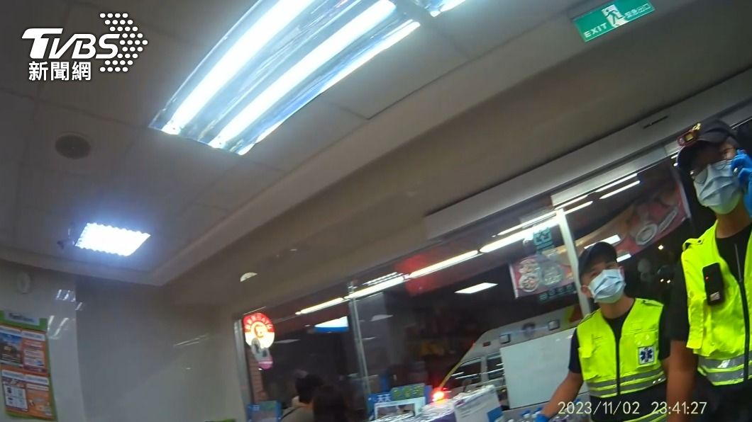史男在本月初也曾大鬧超商遭強制送醫。(圖/TVBS)