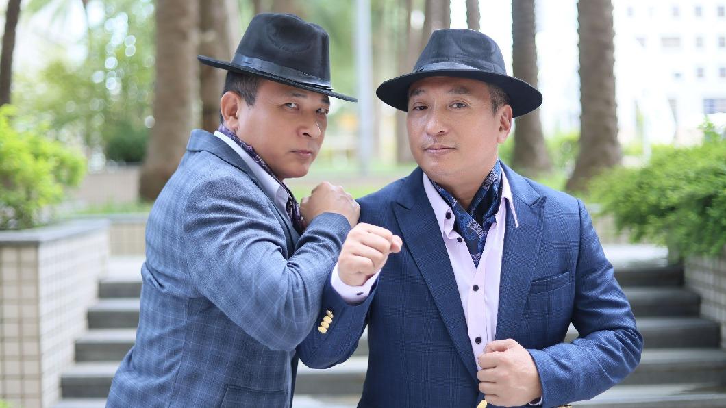 王中平(右)幻想老婆余皓然將他的零用金與演出酬勞都沒收了。(圖/萬星傳播提供)
