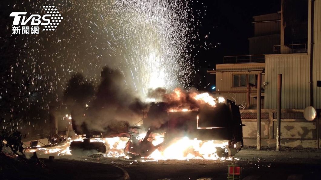 桃園觀音鋪路施工前沒先確認 「挖破管線爆炸」司機受困被燒死
