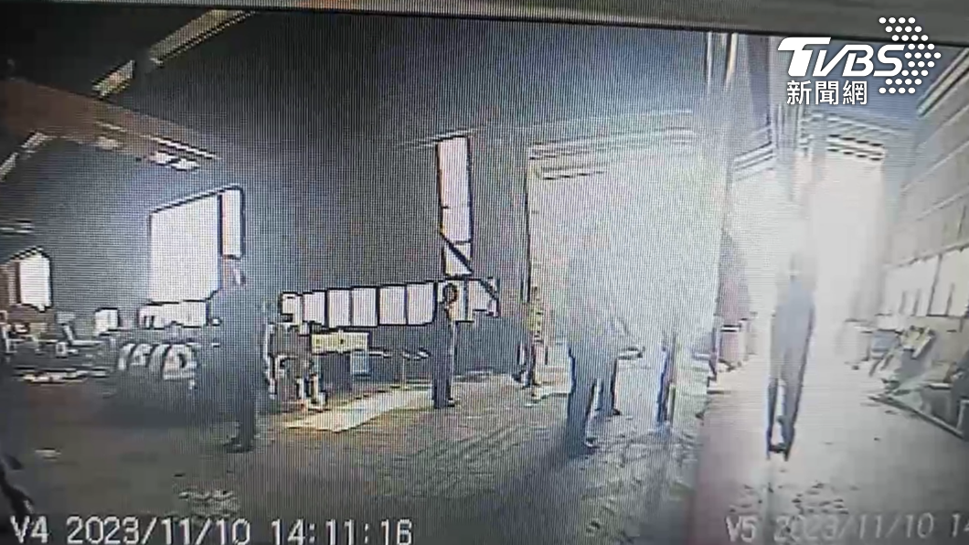 救護人員到場時男子已呈現OHCA狀態。(圖/TVBS)