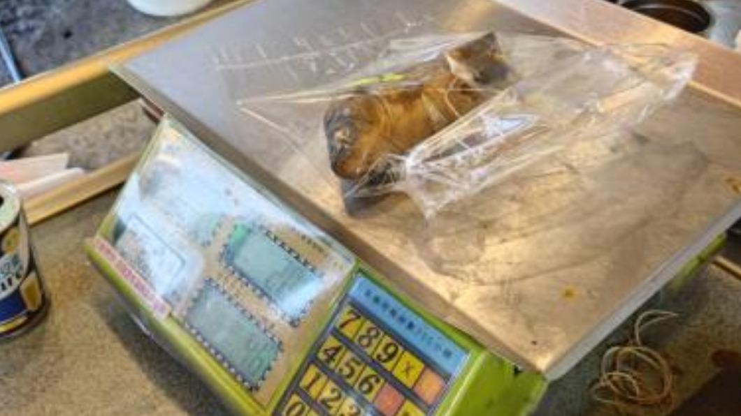 市政府至南市佳里黃昏市場現場查看蔥燒鯽魚一台斤200元。（圖／翻攝自南市府官網）