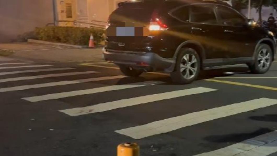 行人制止小黃司機抽菸被打倒在地 慘遭「後車撞飛」不治