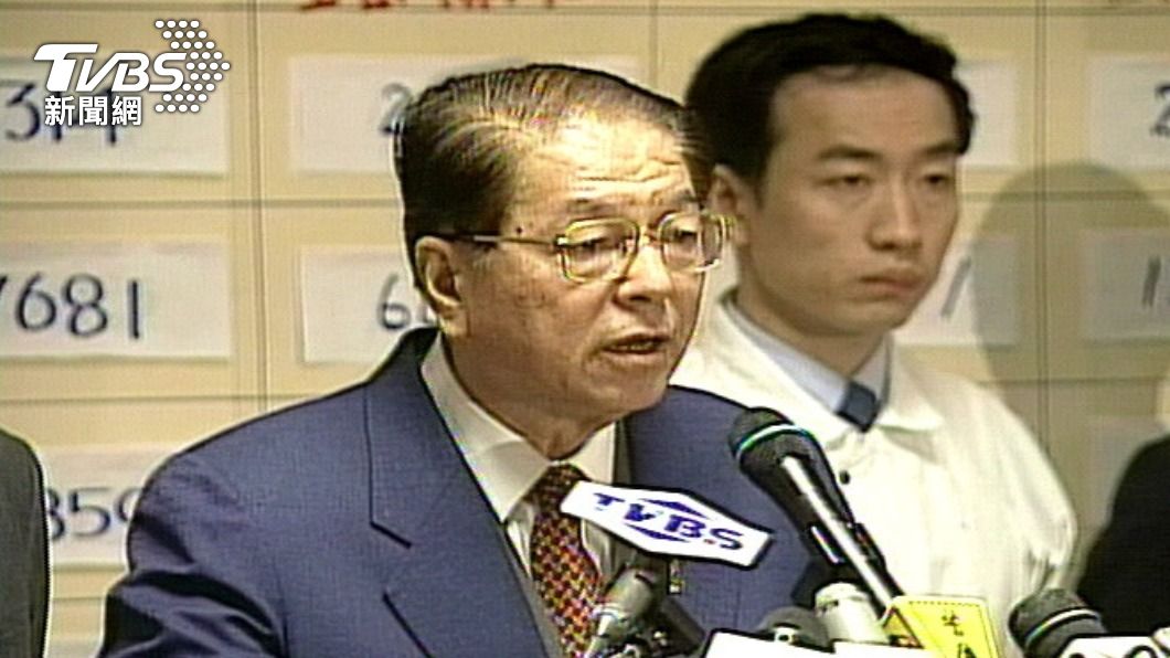 林洋港1996年以無黨籍參選總統,繳出63萬份連署書。(圖/TVBS資料畫面)