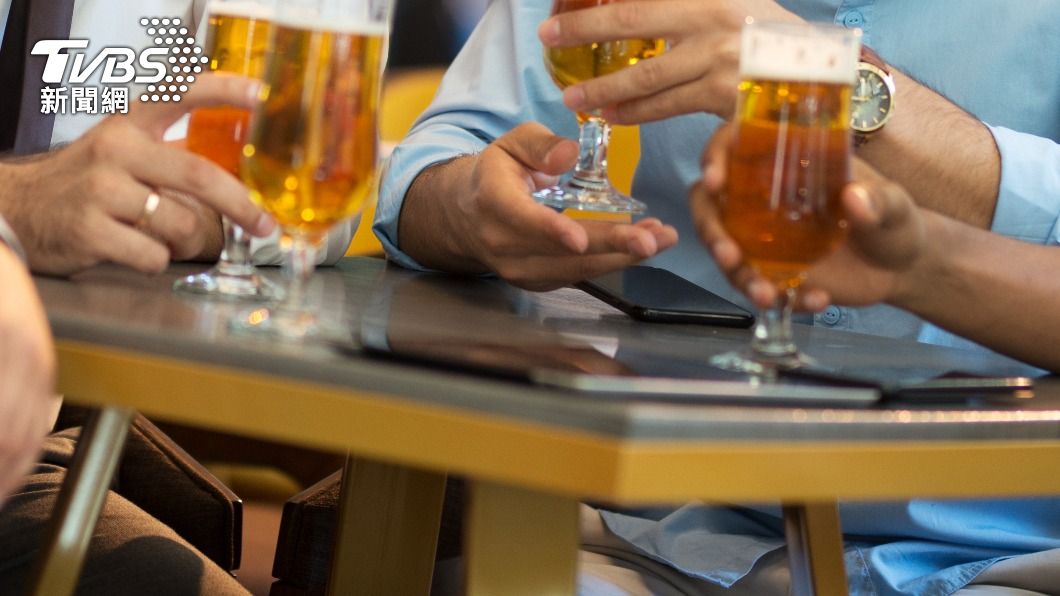 徐男參加同事邀約的酒局後失聯。(示意圖/Shutterstock達志影像)